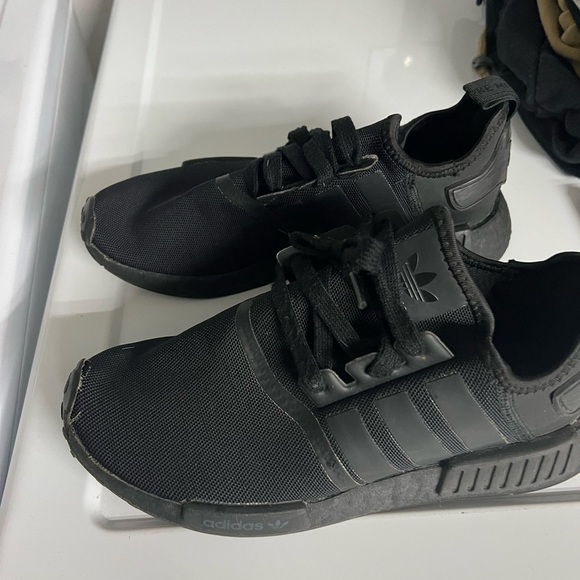 Adidas Size 7 in good condition look at the pictures a little bit unglued in one - Picture 2 of 4